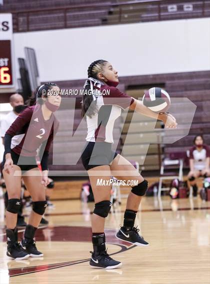 Thumbnail 3 in Harlingen South vs Mission (UIL 6A Bi-District Playoff) photogallery.
