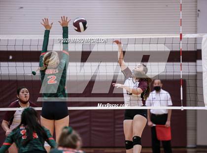 Thumbnail 3 in Harlingen South vs Mission (UIL 6A Bi-District Playoff) photogallery.