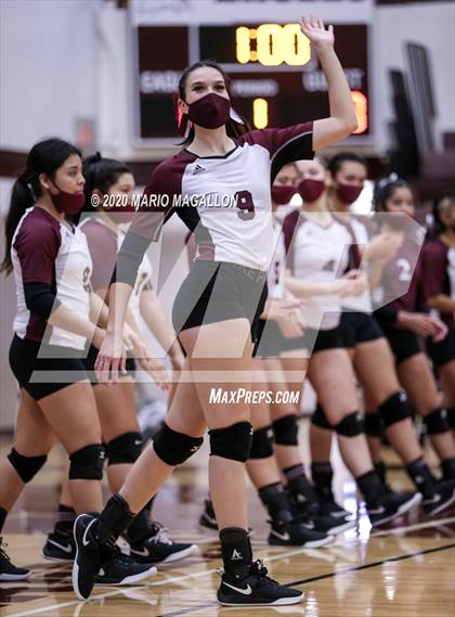 Thumbnail 1 in Harlingen South vs Mission (UIL 6A Bi-District Playoff) photogallery.