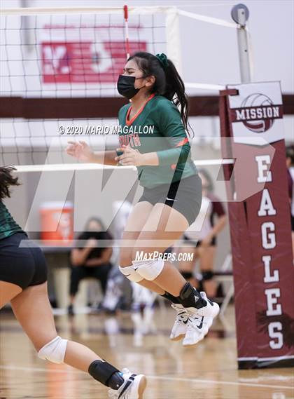 Thumbnail 1 in Harlingen South vs Mission (UIL 6A Bi-District Playoff) photogallery.