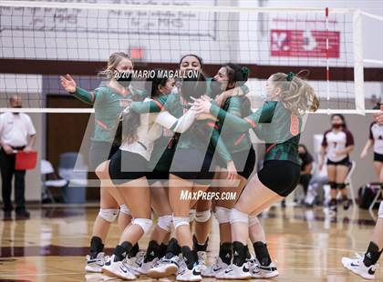 Thumbnail 2 in Harlingen South vs Mission (UIL 6A Bi-District Playoff) photogallery.