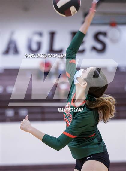 Thumbnail 1 in Harlingen South vs Mission (UIL 6A Bi-District Playoff) photogallery.