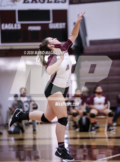Thumbnail 2 in Harlingen South vs Mission (UIL 6A Bi-District Playoff) photogallery.