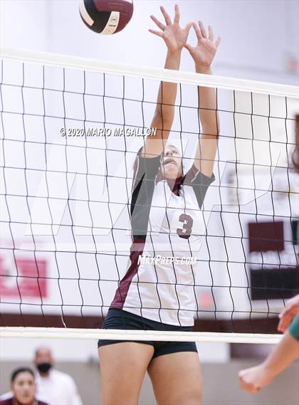 Thumbnail 3 in Harlingen South vs Mission (UIL 6A Bi-District Playoff) photogallery.