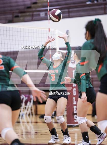 Thumbnail 2 in Harlingen South vs Mission (UIL 6A Bi-District Playoff) photogallery.