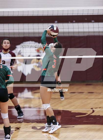 Thumbnail 3 in Harlingen South vs Mission (UIL 6A Bi-District Playoff) photogallery.