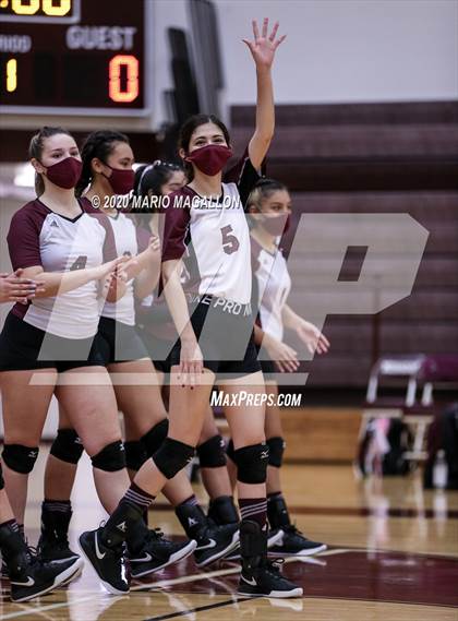 Thumbnail 1 in Harlingen South vs Mission (UIL 6A Bi-District Playoff) photogallery.