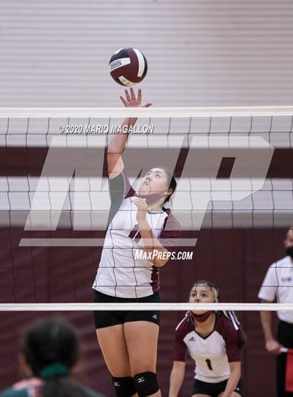 Thumbnail 1 in Harlingen South vs Mission (UIL 6A Bi-District Playoff) photogallery.