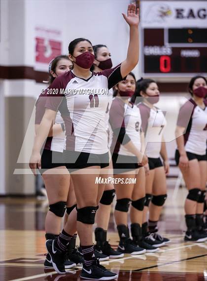 Thumbnail 3 in Harlingen South vs Mission (UIL 6A Bi-District Playoff) photogallery.