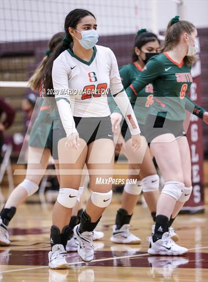 Thumbnail 1 in Harlingen South vs Mission (UIL 6A Bi-District Playoff) photogallery.