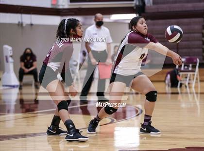 Thumbnail 1 in Harlingen South vs Mission (UIL 6A Bi-District Playoff) photogallery.