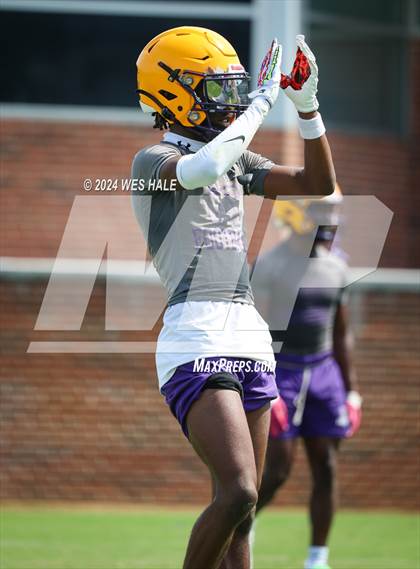 Thumbnail 2 in DeSoto Central vs Center Hill (U of Memphis 7v7) photogallery.