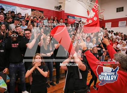 Thumbnail 2 in Niceville vs. Crestview (2017 MaxPreps Rivalry Series) photogallery.