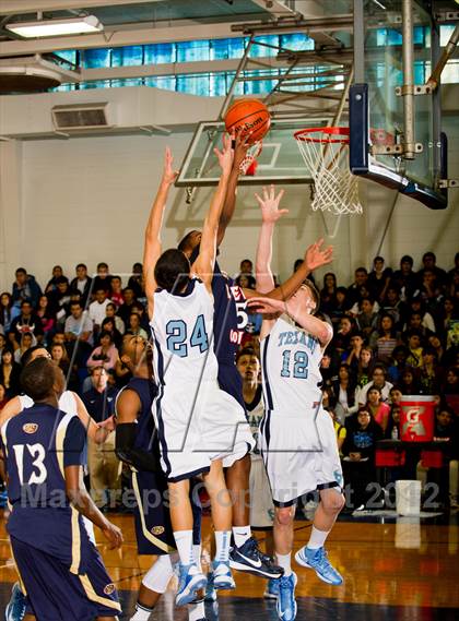 Thumbnail 3 in Sam Rayburn vs. Klein Collins (McDonald's Texas Invitational) photogallery.