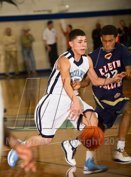Thumbnail 2 in Sam Rayburn vs. Klein Collins (McDonald's Texas Invitational) photogallery.