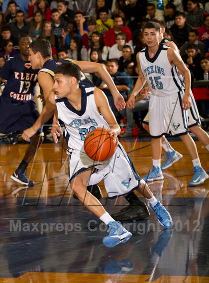 Thumbnail 2 in Sam Rayburn vs. Klein Collins (McDonald's Texas Invitational) photogallery.