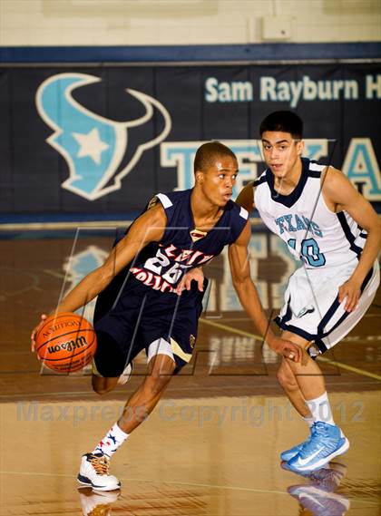 Thumbnail 3 in Sam Rayburn vs. Klein Collins (McDonald's Texas Invitational) photogallery.
