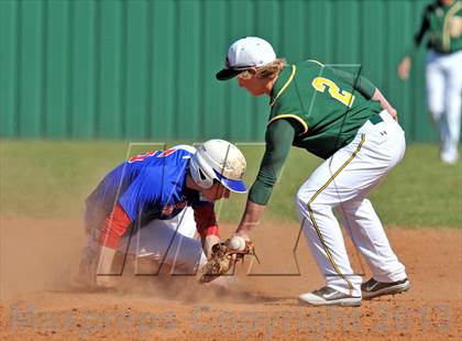 Thumbnail 2 in Boyd vs Rockwall Christian (Farmersville Invitational) photogallery.
