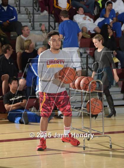 Thumbnail 3 in Three Point Contest (MaxPreps Holiday Classic) photogallery.