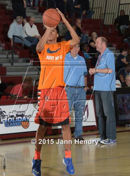 Thumbnail 3 in Three Point Contest (MaxPreps Holiday Classic) photogallery.