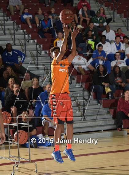 Thumbnail 2 in Three Point Contest (MaxPreps Holiday Classic) photogallery.