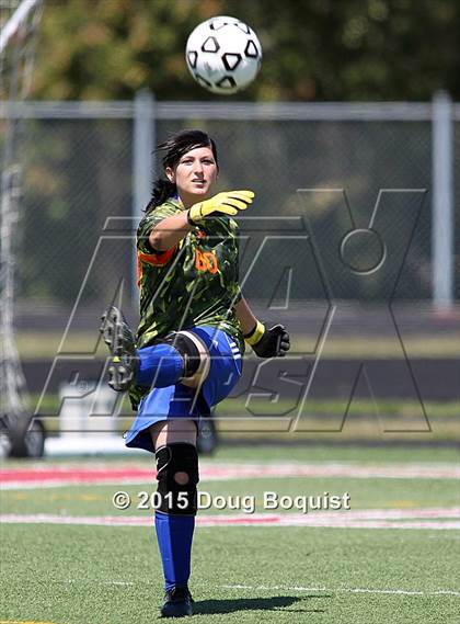 Thumbnail 3 in Lima Senior vs. Lincolnview photogallery.