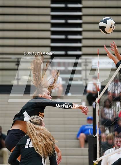 Thumbnail 3 in Hamilton Southeastern @ Avon photogallery.