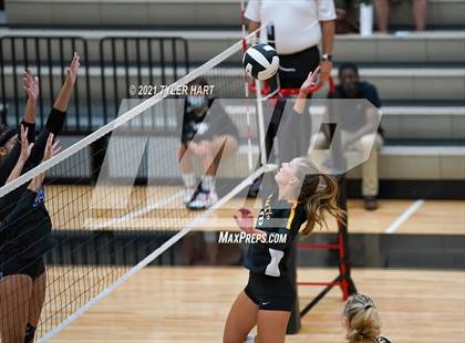 Thumbnail 1 in Hamilton Southeastern @ Avon photogallery.