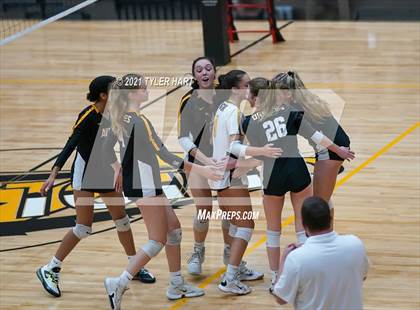 Thumbnail 3 in Hamilton Southeastern @ Avon photogallery.