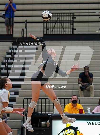 Thumbnail 2 in Hamilton Southeastern @ Avon photogallery.