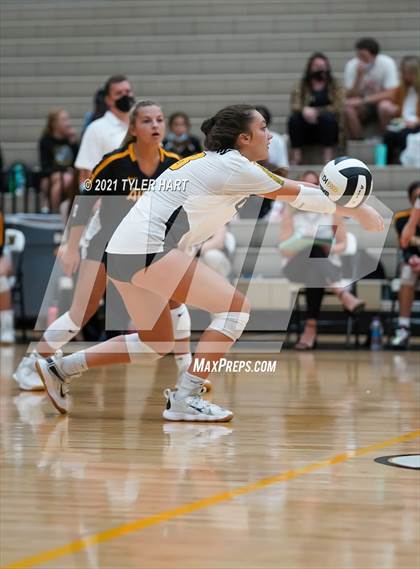 Thumbnail 2 in Hamilton Southeastern @ Avon photogallery.