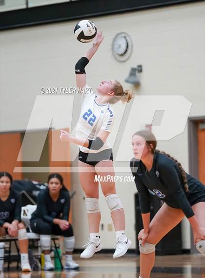 Thumbnail 3 in Hamilton Southeastern @ Avon photogallery.