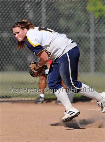 Thumbnail 3 in Lakewood vs Warren (Kiwanis Showtime Tournament) photogallery.