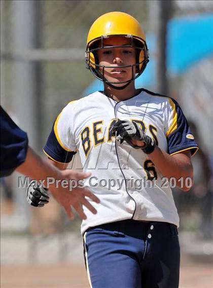 Thumbnail 2 in Lakewood vs Warren (Kiwanis Showtime Tournament) photogallery.
