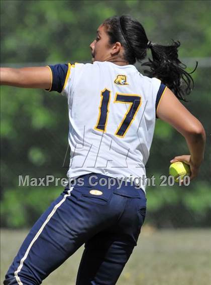Thumbnail 2 in Lakewood vs Warren (Kiwanis Showtime Tournament) photogallery.