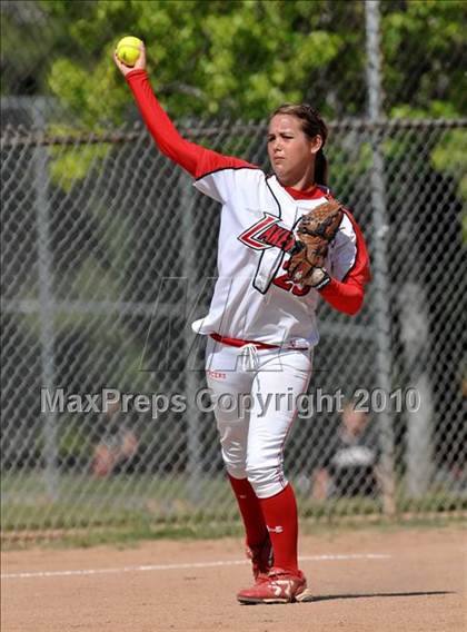 Thumbnail 2 in Lakewood vs Warren (Kiwanis Showtime Tournament) photogallery.