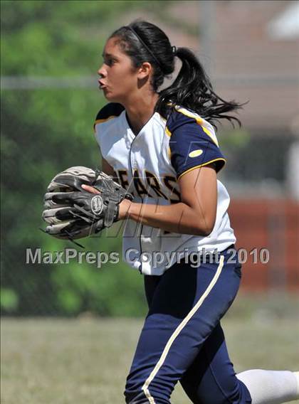 Thumbnail 3 in Lakewood vs Warren (Kiwanis Showtime Tournament) photogallery.