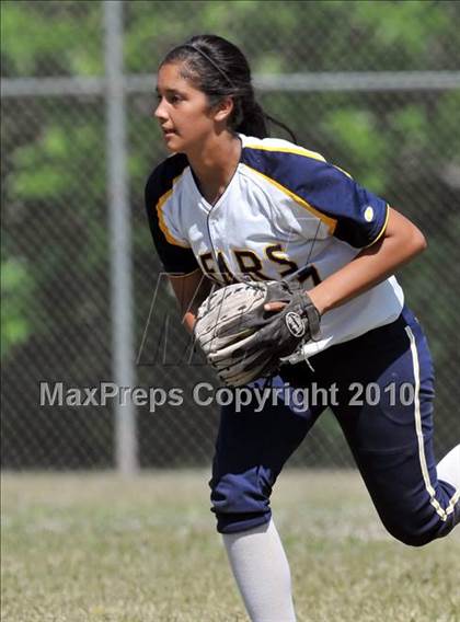 Thumbnail 3 in Lakewood vs Warren (Kiwanis Showtime Tournament) photogallery.