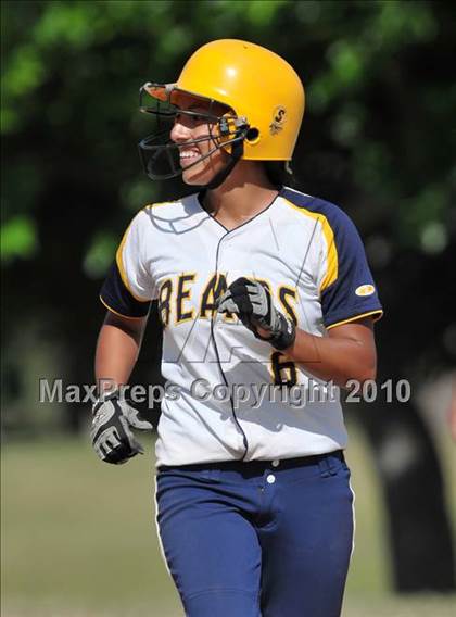 Thumbnail 2 in Lakewood vs Warren (Kiwanis Showtime Tournament) photogallery.