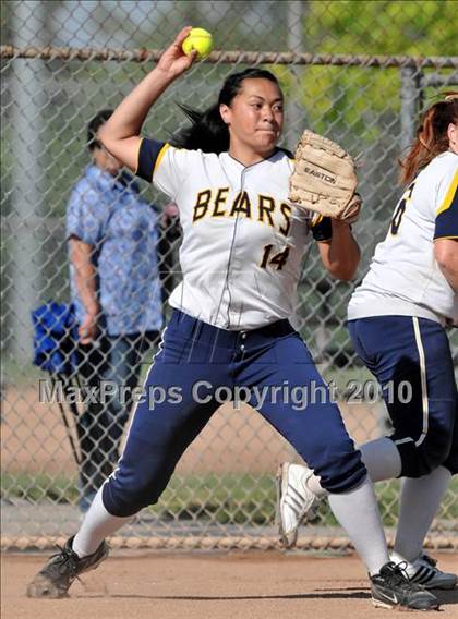 Thumbnail 3 in Lakewood vs Warren (Kiwanis Showtime Tournament) photogallery.