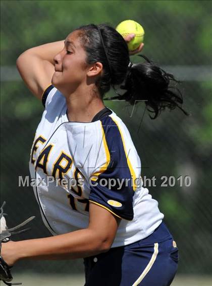 Thumbnail 2 in Lakewood vs Warren (Kiwanis Showtime Tournament) photogallery.