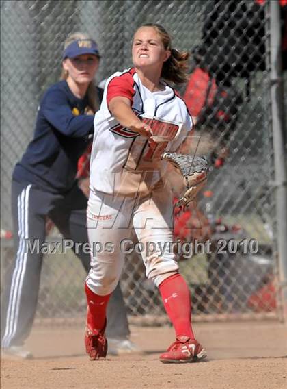 Thumbnail 1 in Lakewood vs Warren (Kiwanis Showtime Tournament) photogallery.
