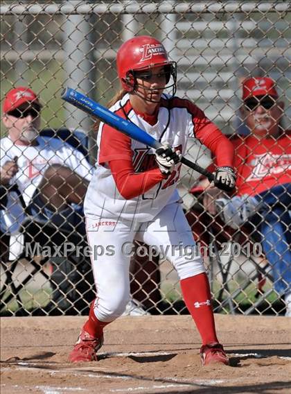 Thumbnail 3 in Lakewood vs Warren (Kiwanis Showtime Tournament) photogallery.