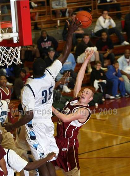 Thumbnail 2 in St. Anthony vs. Bellarmine Prep (MaxPreps Holiday Classic) photogallery.