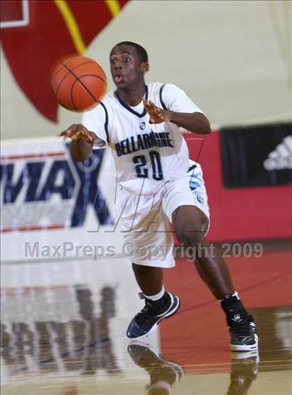 Thumbnail 2 in St. Anthony vs. Bellarmine Prep (MaxPreps Holiday Classic) photogallery.