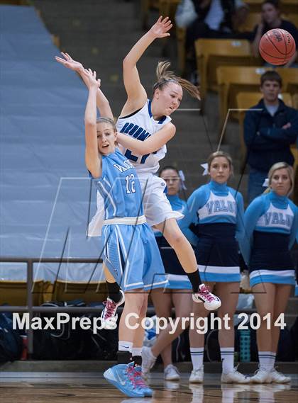 Thumbnail 3 in Valor Christian vs. Broomfield (CHSAA 4A Semifinal) photogallery.