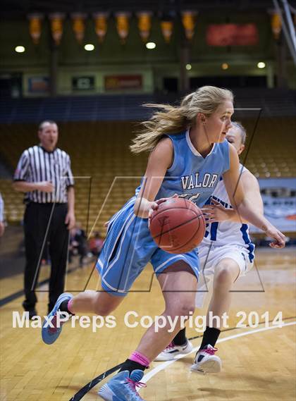 Thumbnail 1 in Valor Christian vs. Broomfield (CHSAA 4A Semifinal) photogallery.
