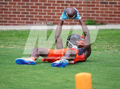 Thumbnail 3 in Whitehaven vs Fairley (U of Memphis 7v7) photogallery.