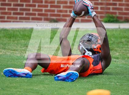 Thumbnail 2 in Whitehaven vs Fairley (U of Memphis 7v7) photogallery.