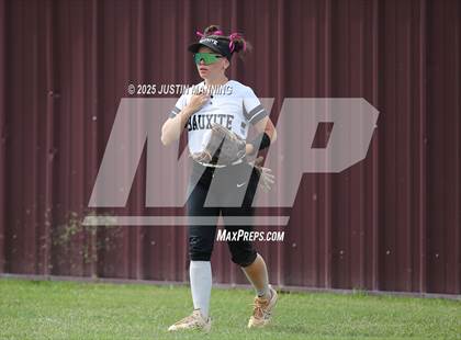 Thumbnail 1 in Bauxite vs. Malvern (AAA  4A-3 Regional Final) photogallery.